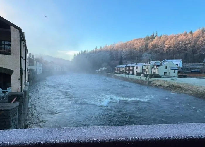 Lakeland Village